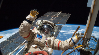 До 35 лет, весом не больше 90 кг, с дипломом на «4» и знанием языка: как выглядит список требований к будущим космонавтам в России