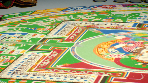 Церемония разрушения мандалы на выставке «Драгоценность в лотосе» в Государственном Эрмитаже