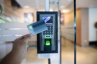 Мошенники в домовых чатах: как аферисты крадут данные петербуржцев под видом бесплатных пропусков