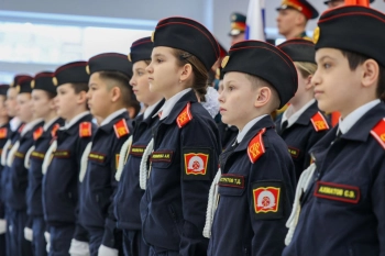 Александр Беглов поздравил учащихся кадетского класса петербургской школы № 16 с принятием клятвы кадета