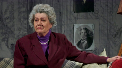 «Раневская» не вышла на сцену: исполнительницу главной роли Елену Липец увезли из театра на скорой