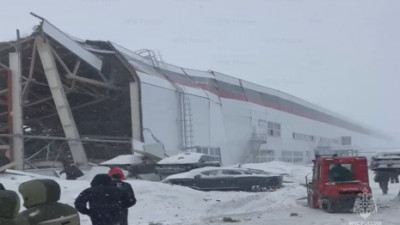 На автозаводе в Липецкой области рухнула крыша: спасатели вытащили пятерых человек из под завалов — поиски продолжаются