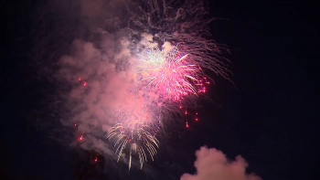 День защитника Отечества: небо над Петербургом озарили залпы праздничного салюта