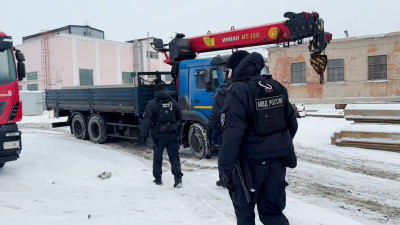 Прятались в контейнерах: 11 нелегалов задержали во время рейда на стройплощадке