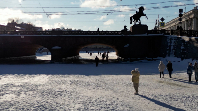 Фонтанка — не проспект: петербуржцам напомнили об опасности прогулок пол льду
