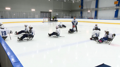 В Петербурге прошли матчи между детьми-следж-хоккеистами и политиками