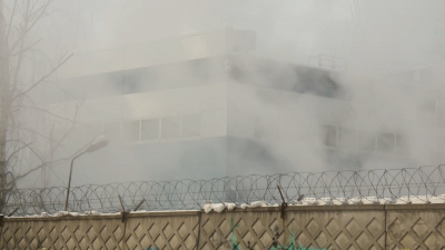 Из-за дефекта на трубе Октябрьскую набережную заволокло паром