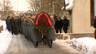 Александр Беглов почтил память погибших при пожаре в гостинице «Ленинград»