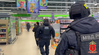 53 человека в отделах: полиция провела миграционный рейд по магазинам в Невском районе