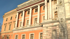 В лучах солнца особенно красив: Михайловский замок сегодня отмечает своё 225-летие и приглашает на выставки бесплатно