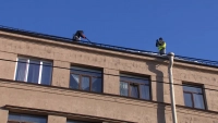 3,5 тысячи кровель за два дня: как петербургские крыши чистят от наледи после снегопадов
