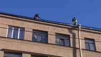 3,5 тысячи кровель за два дня: как петербургские крыши чистят от наледи после снегопадов