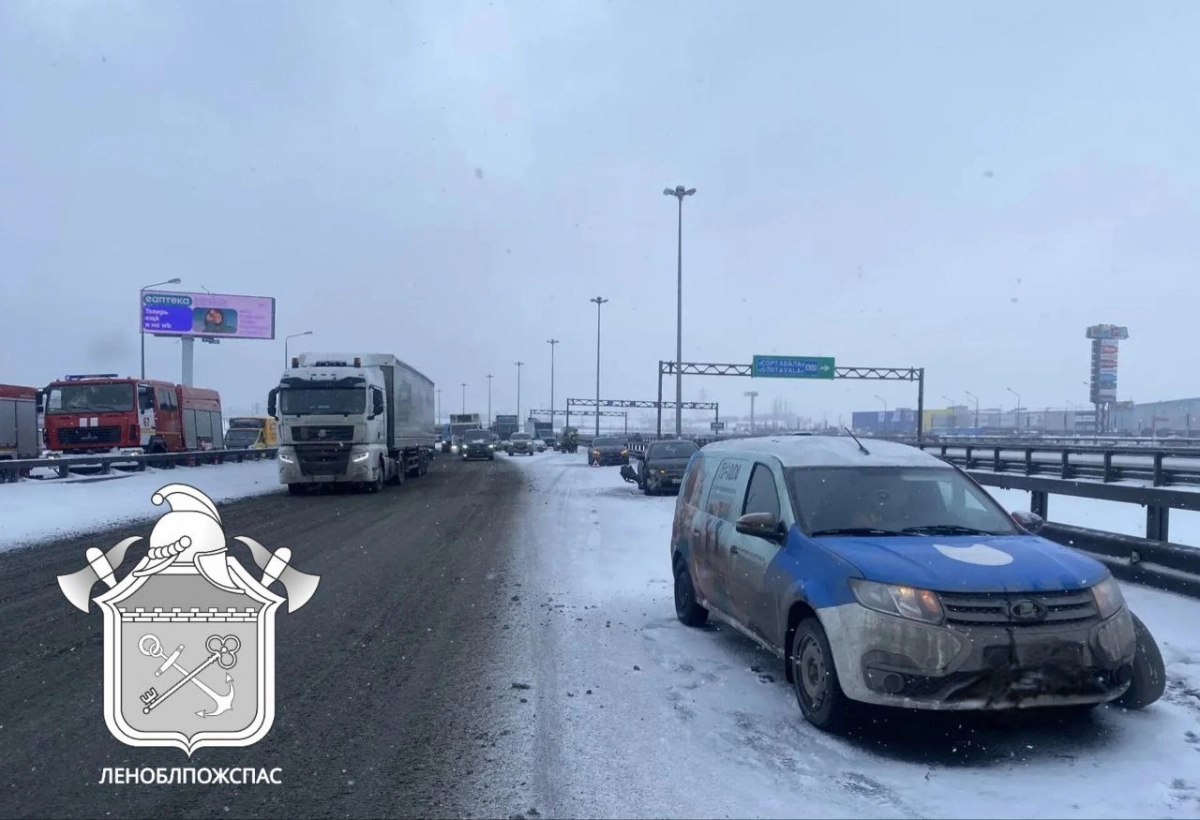 Массовое ДТП с десятью машинами собрало пробку на КАД - tvspb.ru