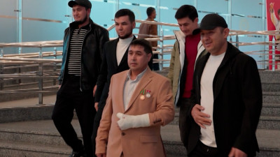 В Ташкенте торжественно встретили Хайрулло Ибадуллаева, спасшего в Петербурге ребёнка