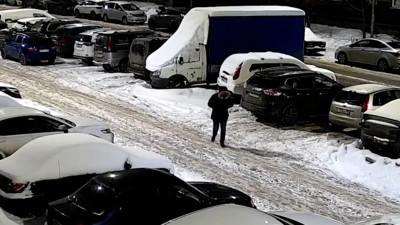 Взрывчатка под машиной и двое задержанных: ФСБ предотвратила теракт против военного в Петербурге