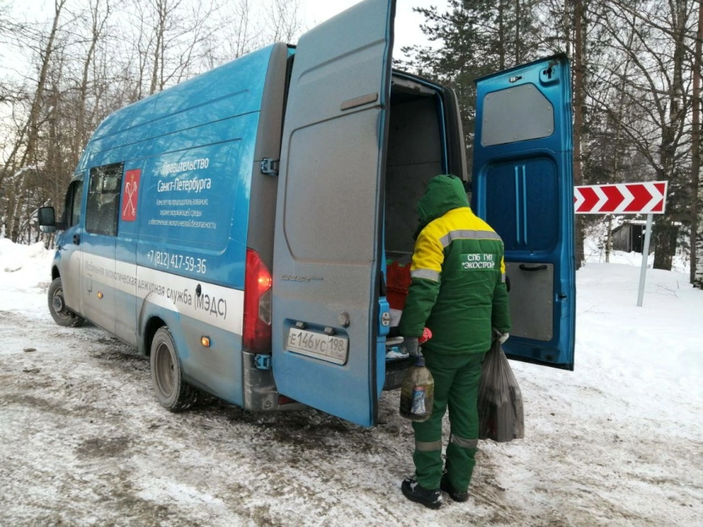 От батареек до противогазов: что петербуржцы приносили в пункты приёма отходов на прошедшей неделе - tvspb.ru