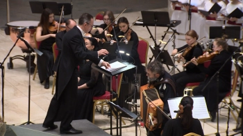 Дуэт скрипки и аккордеона: в Главном штабе Эрмитажа прошёл концерт «Мистерия танго»