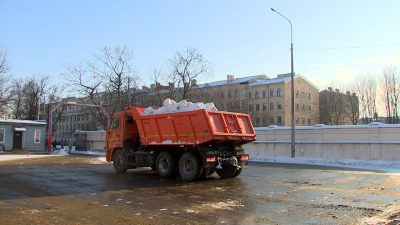 Дополнительные точки приёма открыли на снегоплавильных пунктах на Октябрьской набережной и на Мебельной улице