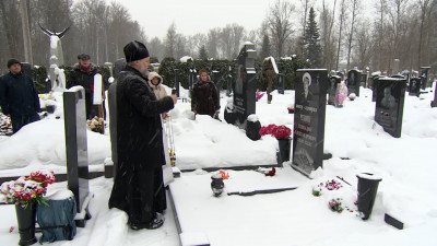 На Серафимовском кладбище почтили память первых командира и старпома противолодочного корабля «Удалой»