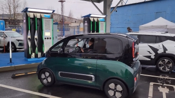 Быстрые зарядки для электромобилей появились во всех районах Петербурга