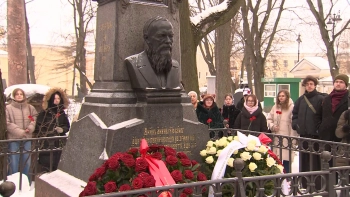 Петербуржцы почтили память Федора Достоевского в день 145-летия смерти писателя