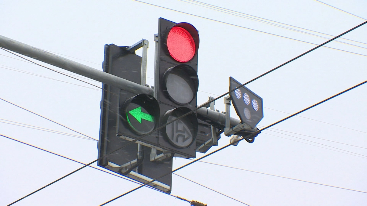 Умный город: навигаторы в Петербурге начали отображать сигналы светофоров - tvspb.ru