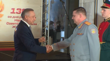 Александр Беглов вручил награды Правительства Санкт‑Петербурга командирам ЛенВО и 6-й гвардейской Ленинградской армии ВВС и ПВО ВКС РФ