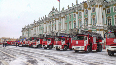 57 новых машин получили петербургские пожарные части