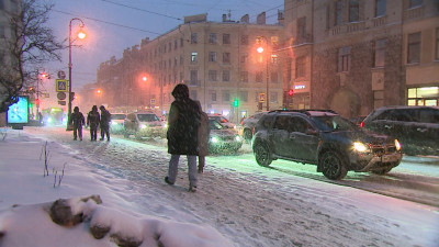 В Петербурге намело более 5 см снега: город чистят в усиленном режиме