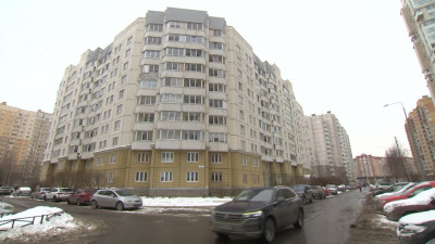 Прокуратура заинтересовалась семьей малыша, упавшего из окна на Богатырском проспекте