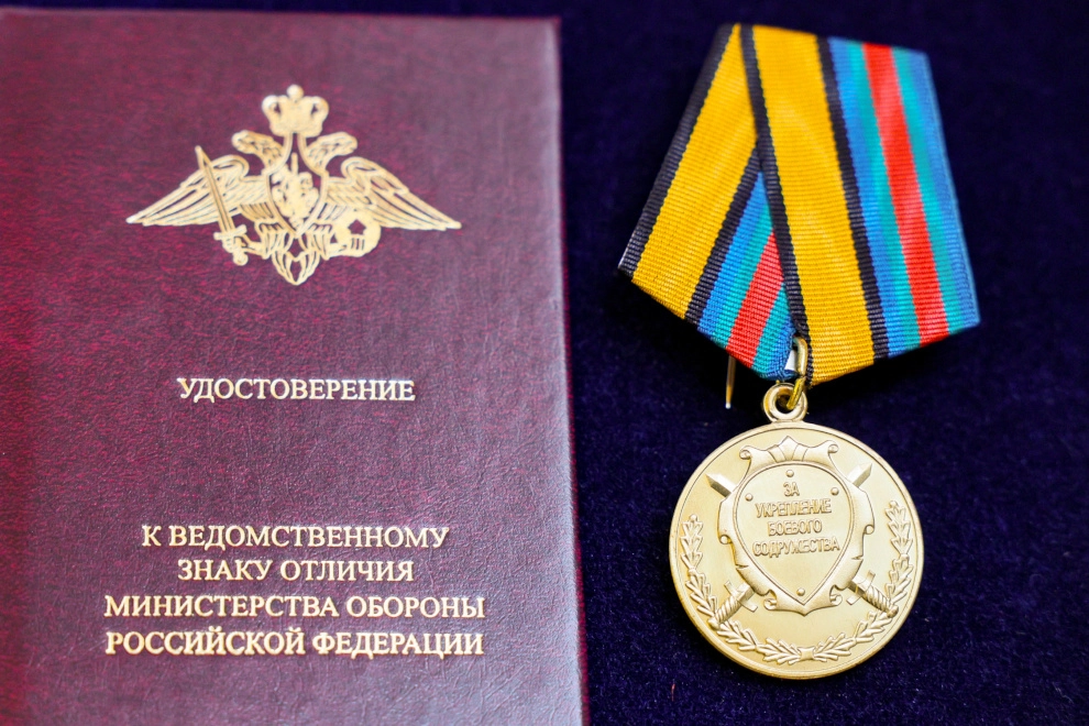 Александр Беглов вручил награды петербургским врачам, отличившимся в оказании помощи жителям Мариуполя и бойцам СВО - tvspb.ru