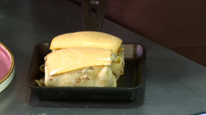 Печём блины в первый день Масленичной недели