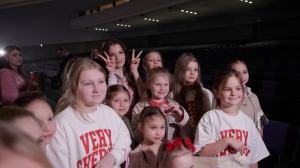 Целый зал вишенок: встречаем утро с юной звездой Вики Шоу