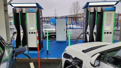 Александр Беглов: «Быстрые» зарядные станции для электротранспорта получили все районы города