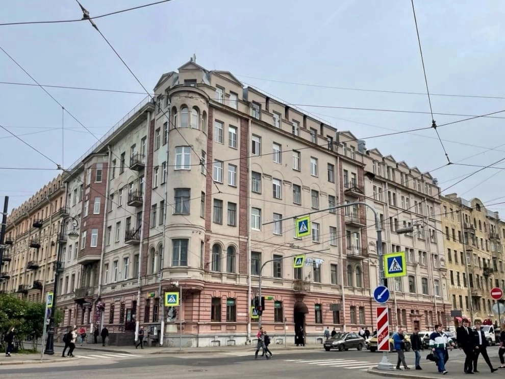 Дом с мозаичной мастерской художника Фролова на Васильевском острове признали региональным памятником - tvspb.ru