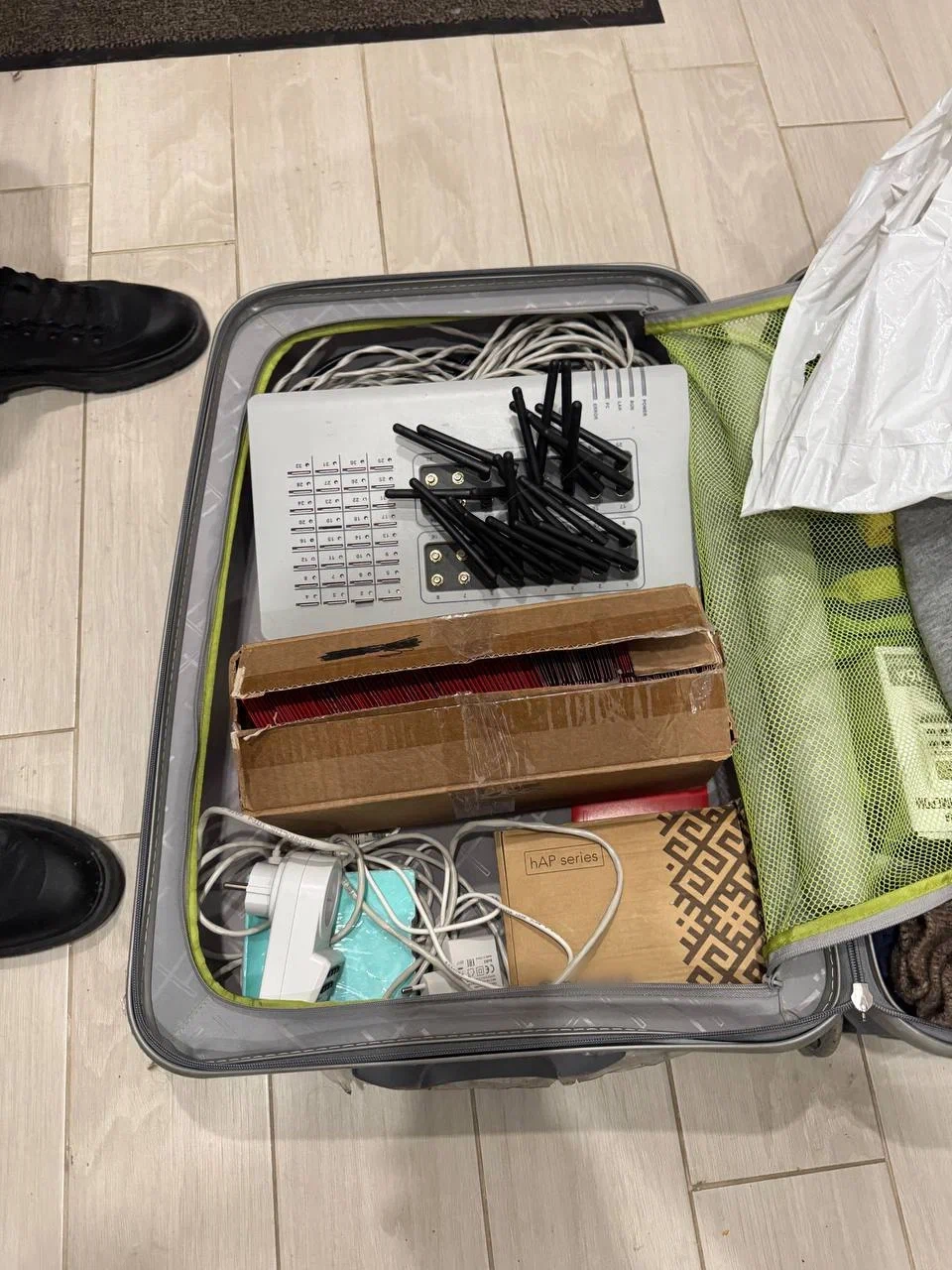 SIM-карты и подмена номеров: в Петербурге задержали дуэт телефонных мошенников - tvspb.ru