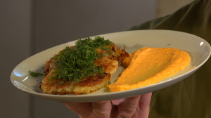 Полезный завтрак: драники с морковным муссом