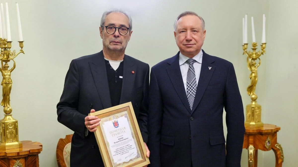 Александр Беглов лично поздравил Валерия Фокина с юбилеем и посетил премьеру спектакля «Ревизор с продолжением» - tvspb.ru