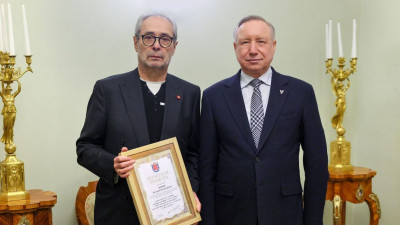 Александр Беглов лично поздравил Валерия Фокина с юбилеем и посетил премьеру спектакля «Ревизор с продолжением»