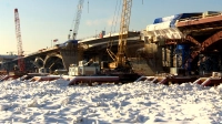 С опережением графика: на Большом Смоленском мосту возвели 8 из 10 опор