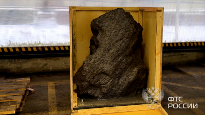Дело — в массе: директор Горного музея Михаил Шабалов высказался по ситуации с найденным в порту куском метеорита
