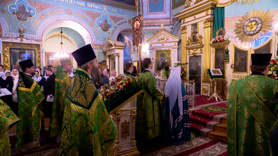 Праздничное богослужение в день памяти Ксении Петербургской началось в храме Смоленской иконы Божией Матери