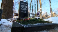 Преемники Николая Белехова возложили цветы к его могиле на Серафимовском кладбище