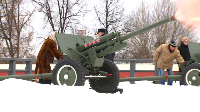 Из пушки Петропавловской крепости дали залп в честь СПбГУ