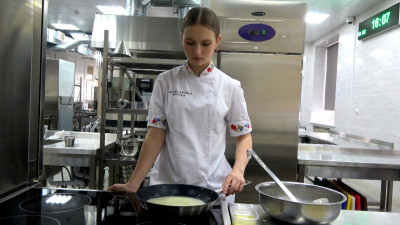 Студентка из Петербурга установила мировой рекорд по выпеканию блинов