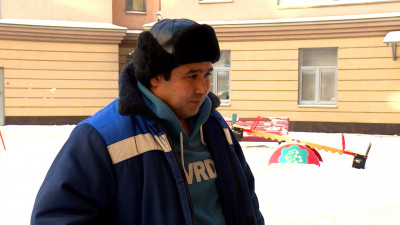 Дворник, спасший ребенка, получил государственную награду Узбекистана