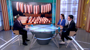 Вкусные, но не всегда полезные. Что скрывается в фарше для сосисок любимых марок?