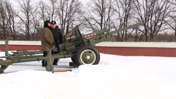 Главный режиссер БКЗ «Октябрьский» Геннадий Шагаев отметил 75-летие полуденным выстрелом в Петропавловской крепости