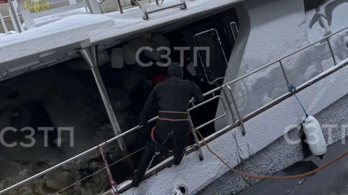 Судно Zeus могло затонуть на Малой Неве из-за неблагоприятной ледовой обстановки - tvspb.ru