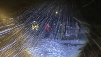 Со льда Финского залива спасли 19 рыбаков: часть из них взял на борт ледокол